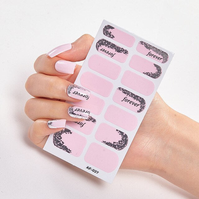 Selbstklebende Nagelsticker 14-teilig – Trendfarben Rot, Rosa & Bordeaux | Glänzende Nail Wraps