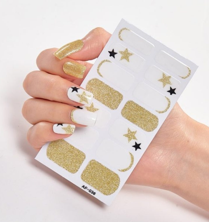 Selbstklebende Nagelsticker – 40 Designs, Farbmix | Gel-Look für Zuhause