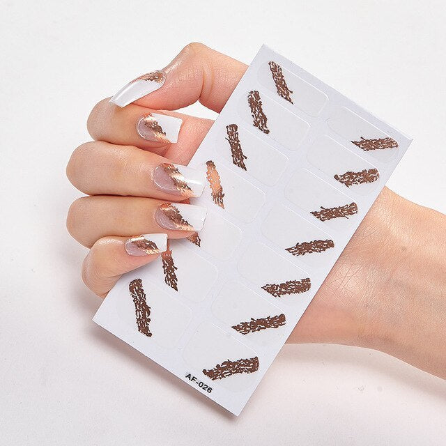 Selbstklebende Nagelsticker 14-teilig – Trendfarben Rot, Rosa & Bordeaux | Glänzende Nail Wraps