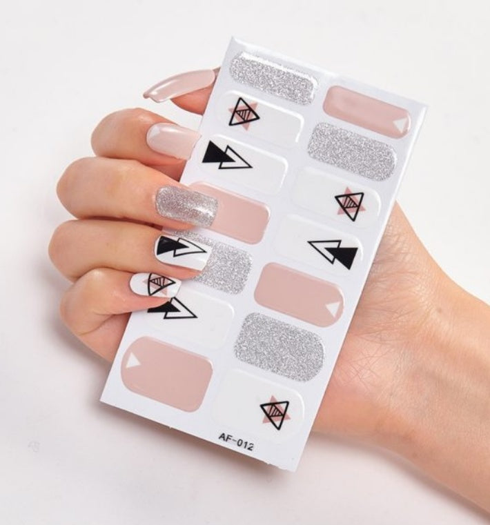 Selbstklebende Nagelsticker – 40 Designs, Farbmix | Gel-Look für Zuhause