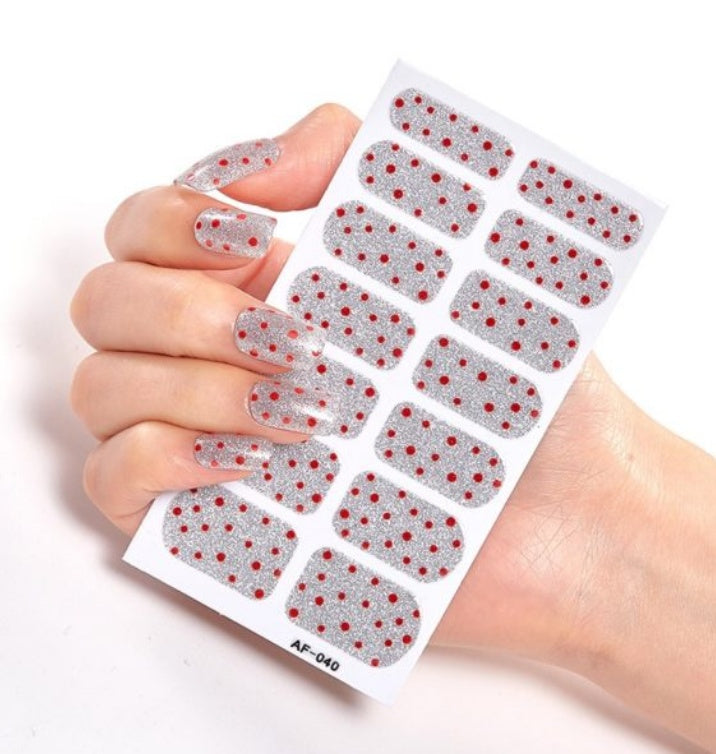 Selbstklebende Nagelsticker – 40 Designs, Farbmix | Gel-Look für Zuhause