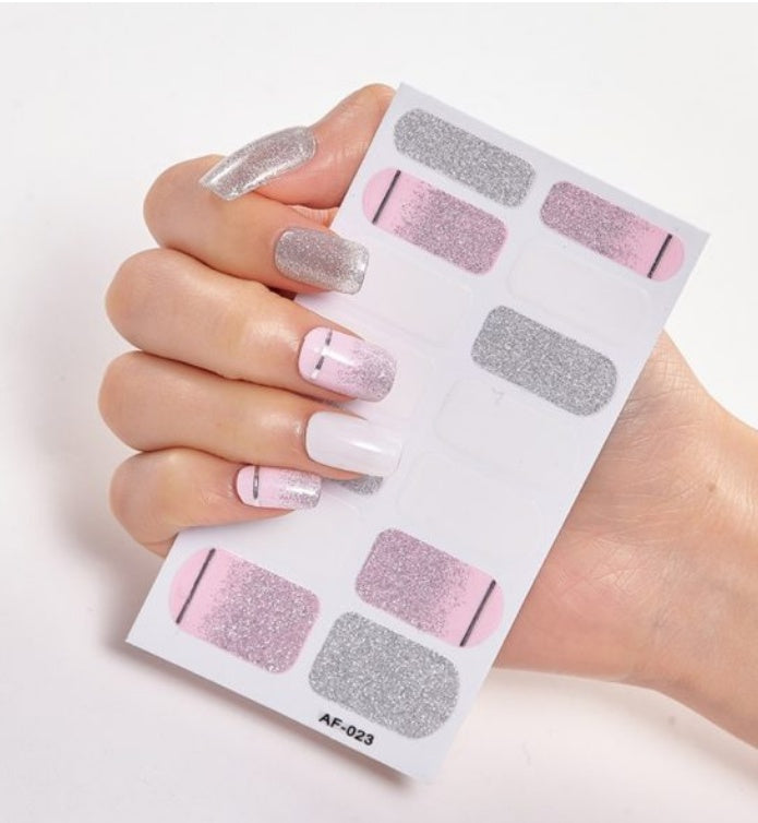 Selbstklebende Nagelsticker – 40 Designs, Farbmix | Gel-Look für Zuhause