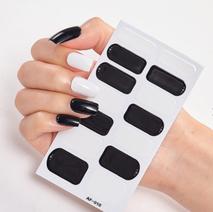 Selbstklebende Nagelsticker – 40 Designs, Farbmix | Gel-Look für Zuhause