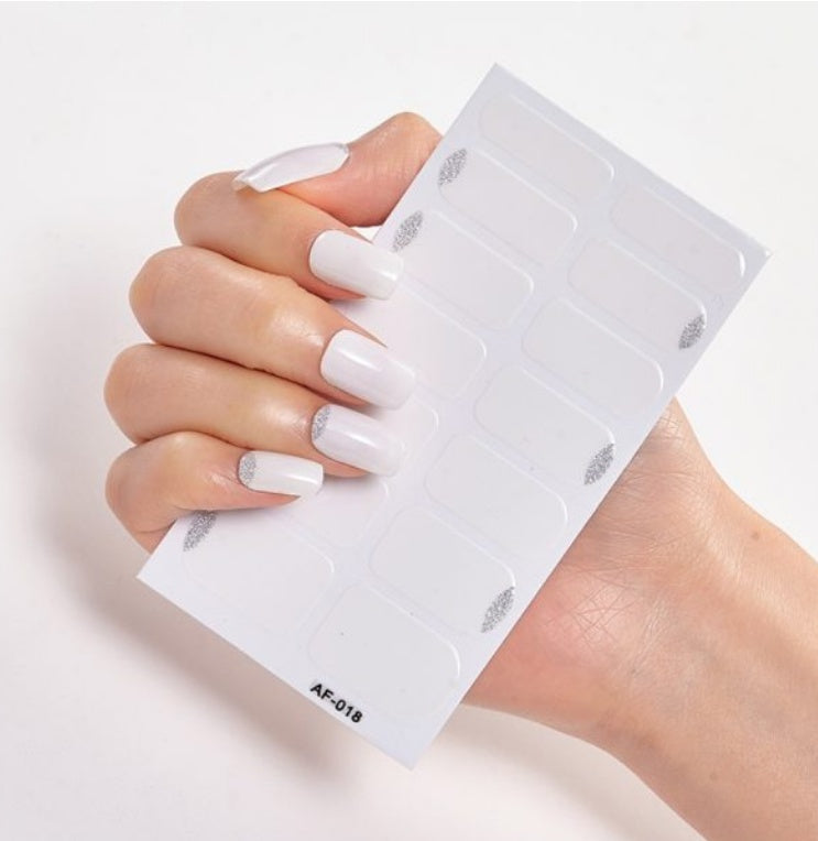 Selbstklebende Nagelsticker – 40 Designs, Farbmix | Gel-Look für Zuhause