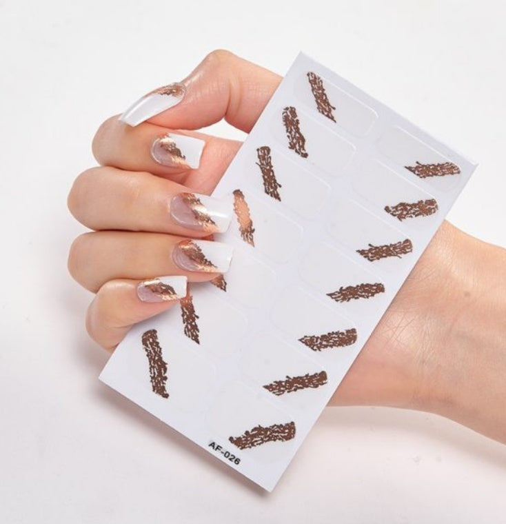 Selbstklebende Nagelsticker – 40 Designs, Farbmix | Gel-Look für Zuhause