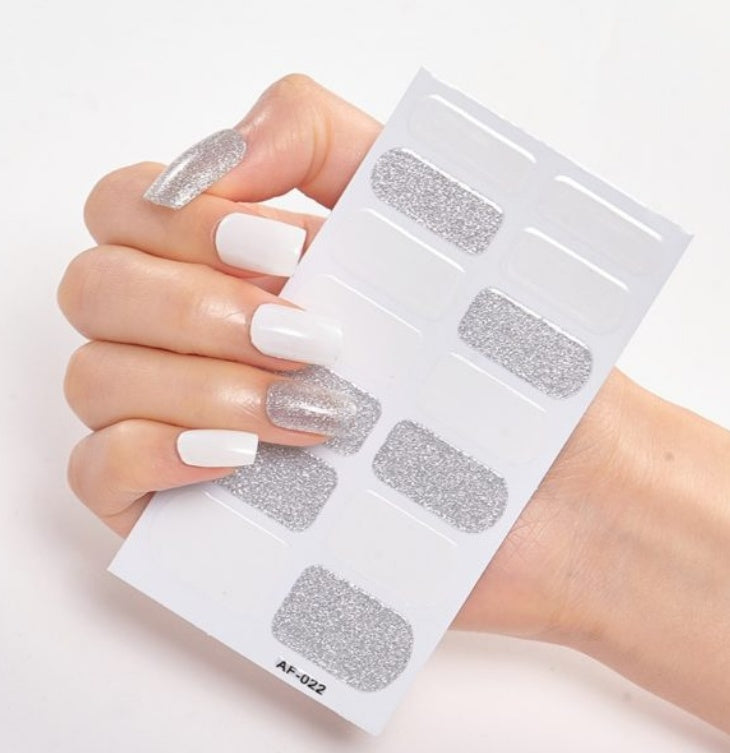 Selbstklebende Nagelsticker – 40 Designs, Farbmix | Gel-Look für Zuhause