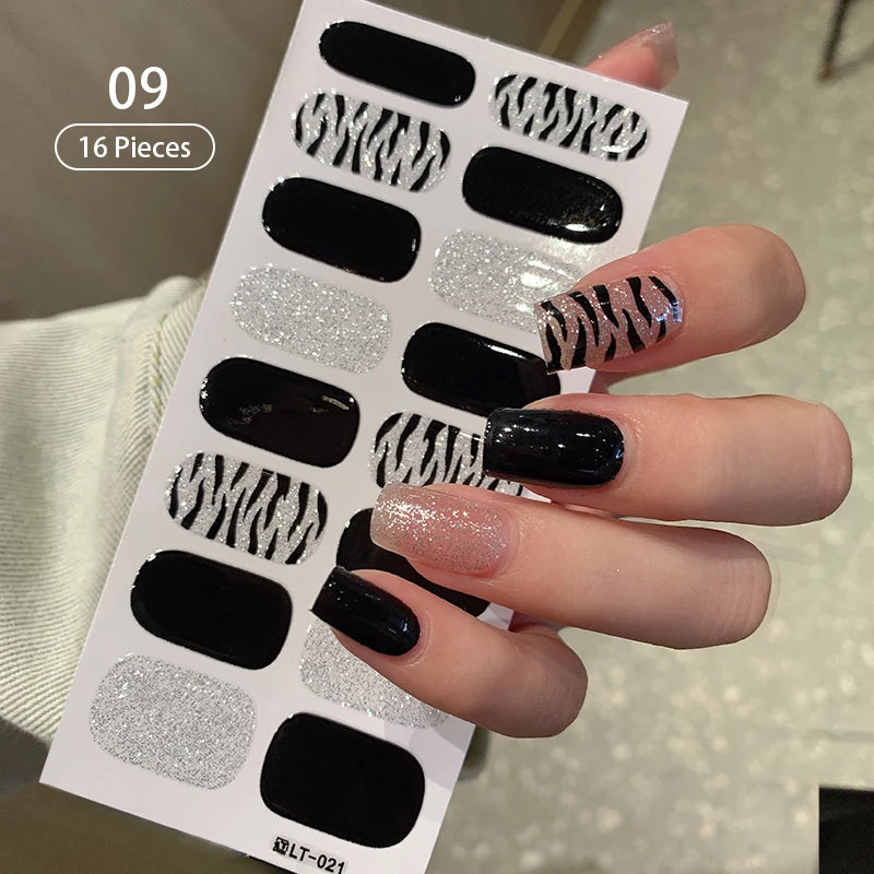 Fullcover Nail Sticker – Modische selbstklebende Nagelfolien mit Glitzer 2.