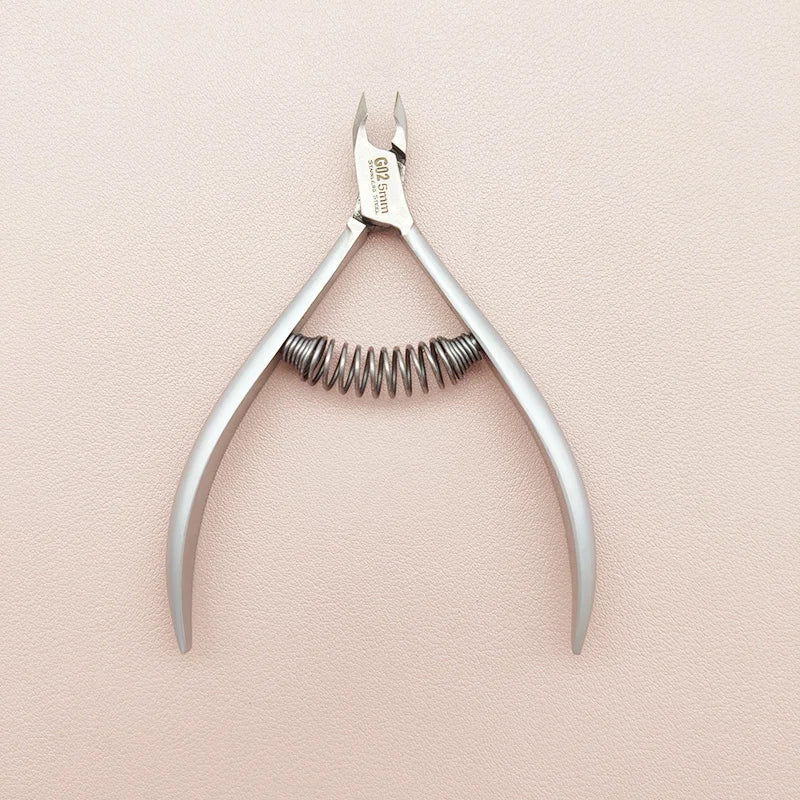 Profi Edelstahl-Nagelhautzange mit Feder – Für Finger- & Fußnägel