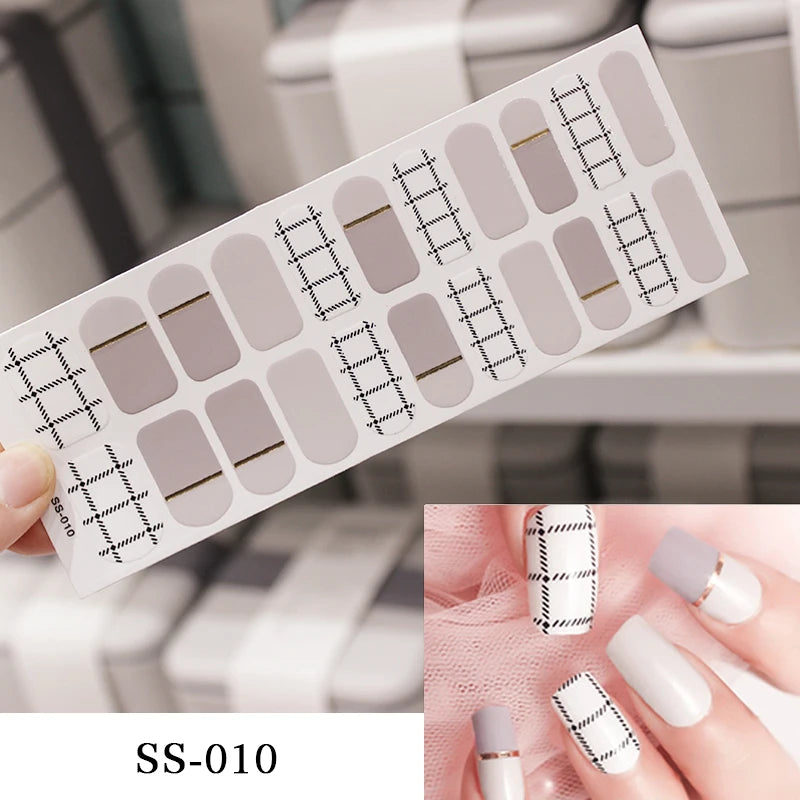 Fullcover Nail Sticker – Modische selbstklebende Nagelfolien mit Glitzer 2.