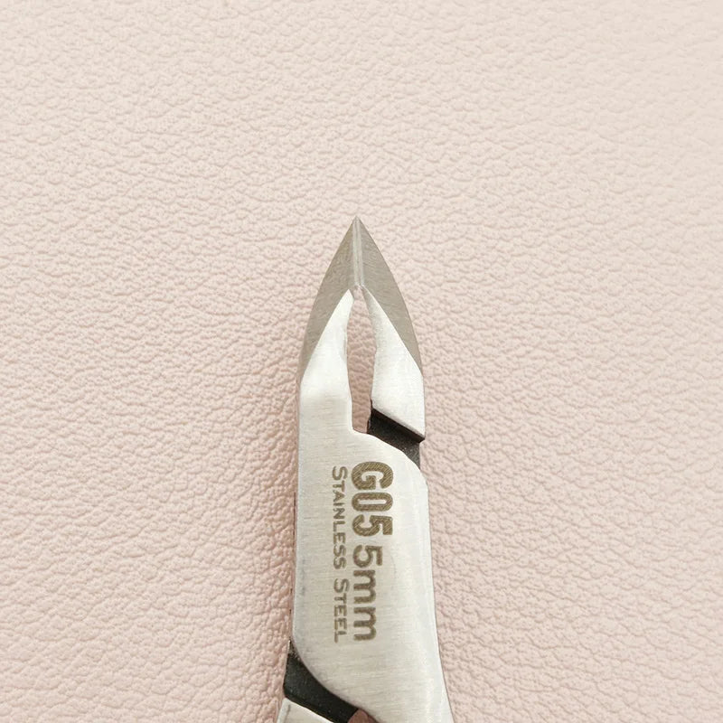 Profi Edelstahl-Nagelhautzange mit Feder – Für Finger- & Fußnägel