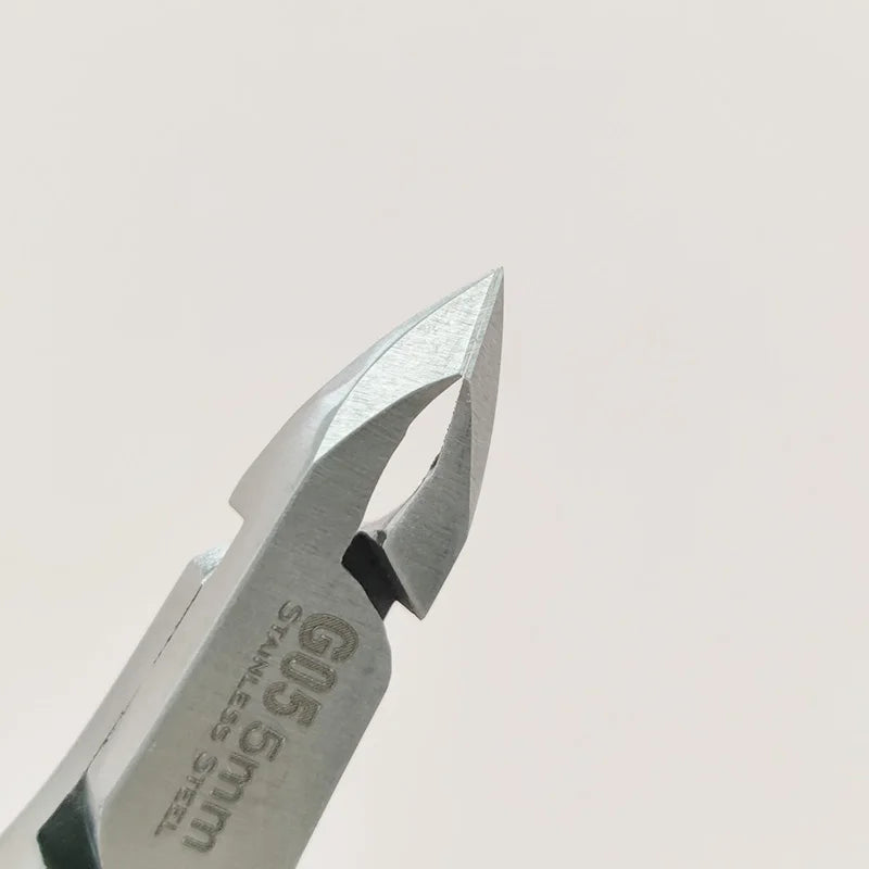Profi Edelstahl-Nagelhautzange mit Feder – Für Finger- & Fußnägel