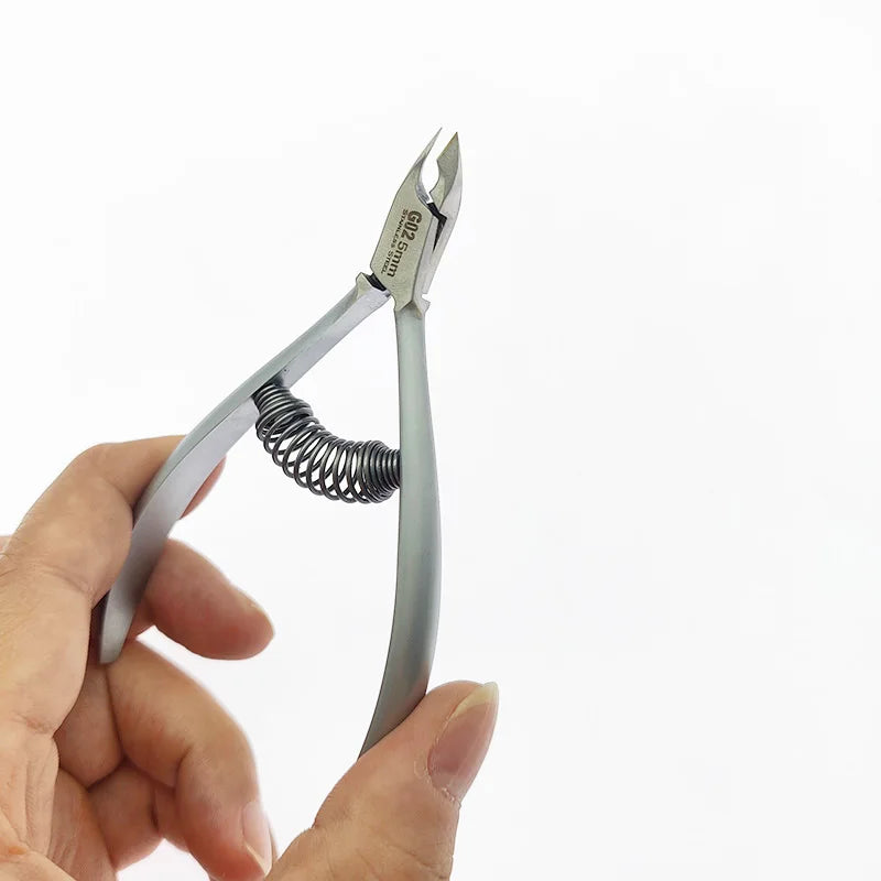 Profi Edelstahl-Nagelhautzange mit Feder – Für Finger- & Fußnägel