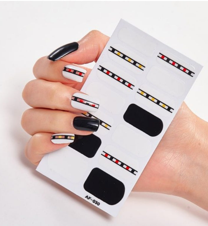 Selbstklebende Nagelsticker – 40 Designs, Farbmix | Gel-Look für Zuhause