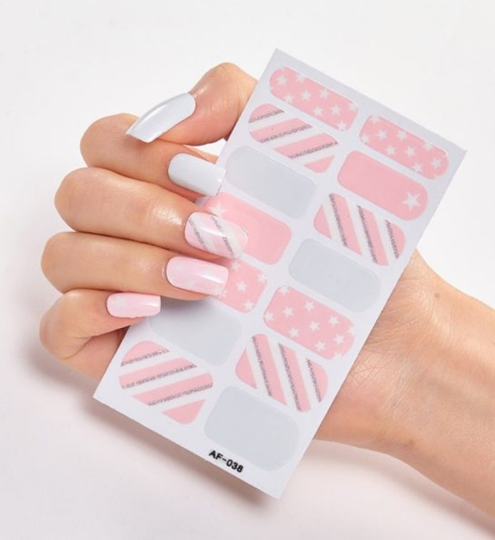 Selbstklebende Nagelsticker – 40 Designs, Farbmix | Gel-Look für Zuhause