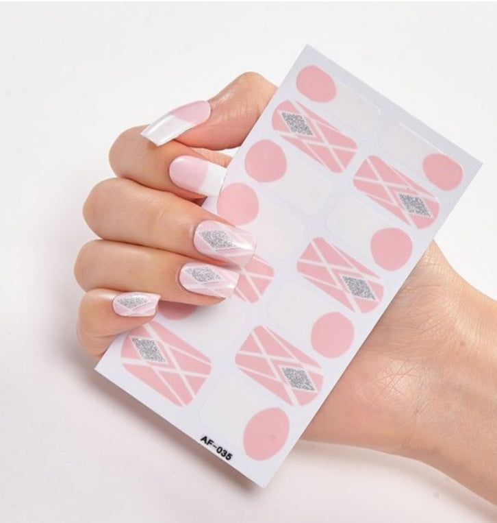 Selbstklebende Nagelsticker – 40 Designs, Farbmix | Gel-Look für Zuhause