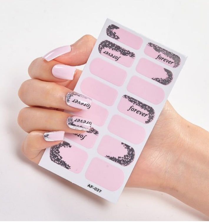 Selbstklebende Nagelsticker – 40 Designs, Farbmix | Gel-Look für Zuhause