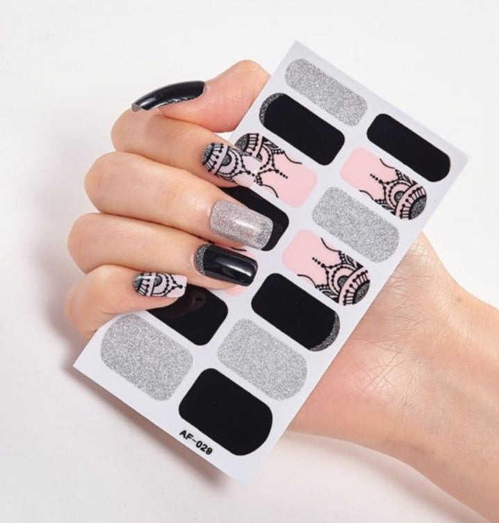 Selbstklebende Nagelsticker – 40 Designs, Farbmix | Gel-Look für Zuhause