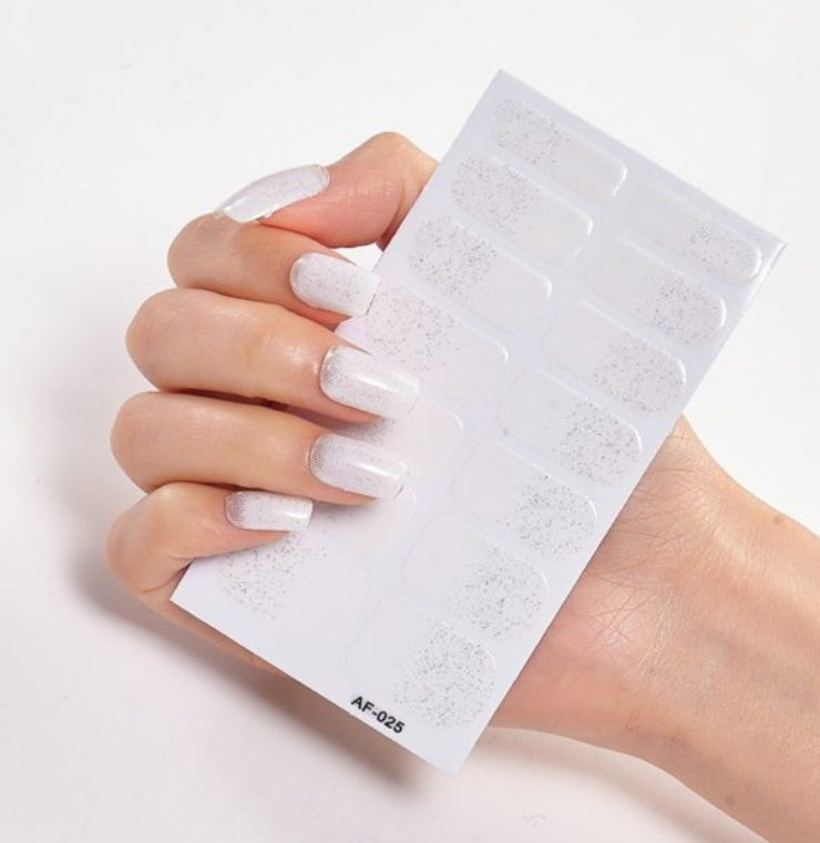 Selbstklebende Nagelsticker – 40 Designs, Farbmix | Gel-Look für Zuhause