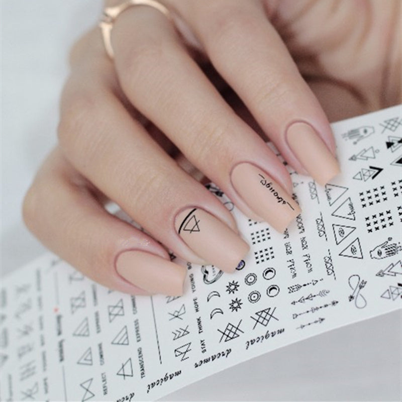 Wassertransfer Nagelsticker – Geometrische Symbole | Schwarz & Weiß | 5,5 × 12,3 cm