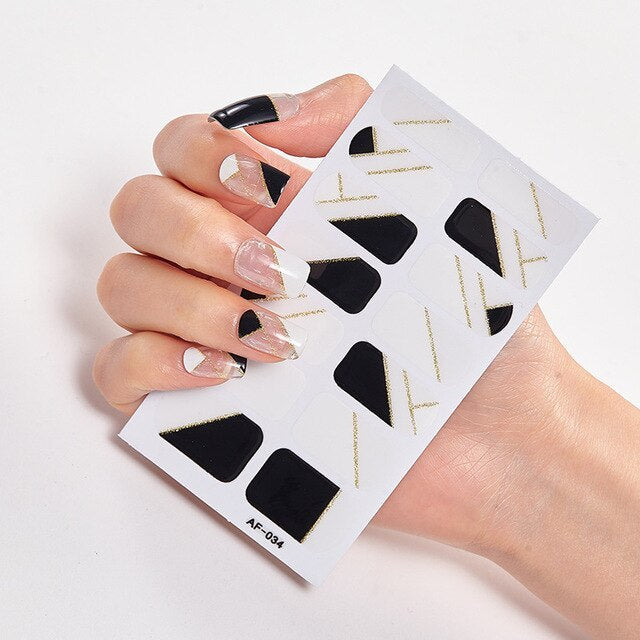 Selbstklebende Nagelsticker 14-teilig – Trendfarben Rot, Rosa & Bordeaux | Glänzende Nail Wraps