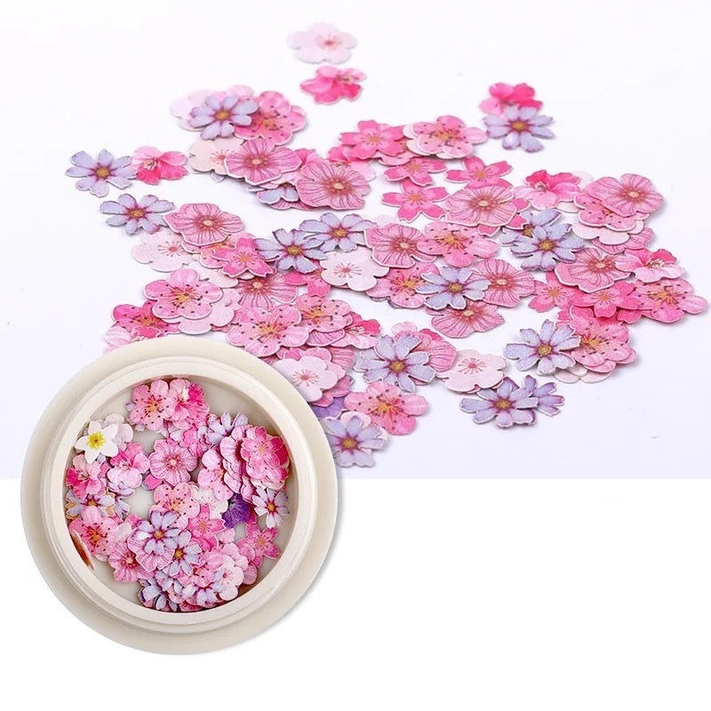 Getrocknete Blumen Nail Art Deko – 50 Stück pro Box | 9 Farben | Holzpulp-Nagelblüten für DIY Nageldesign