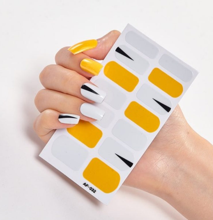 Selbstklebende Nagelsticker – 40 Designs, Farbmix | Gel-Look für Zuhause