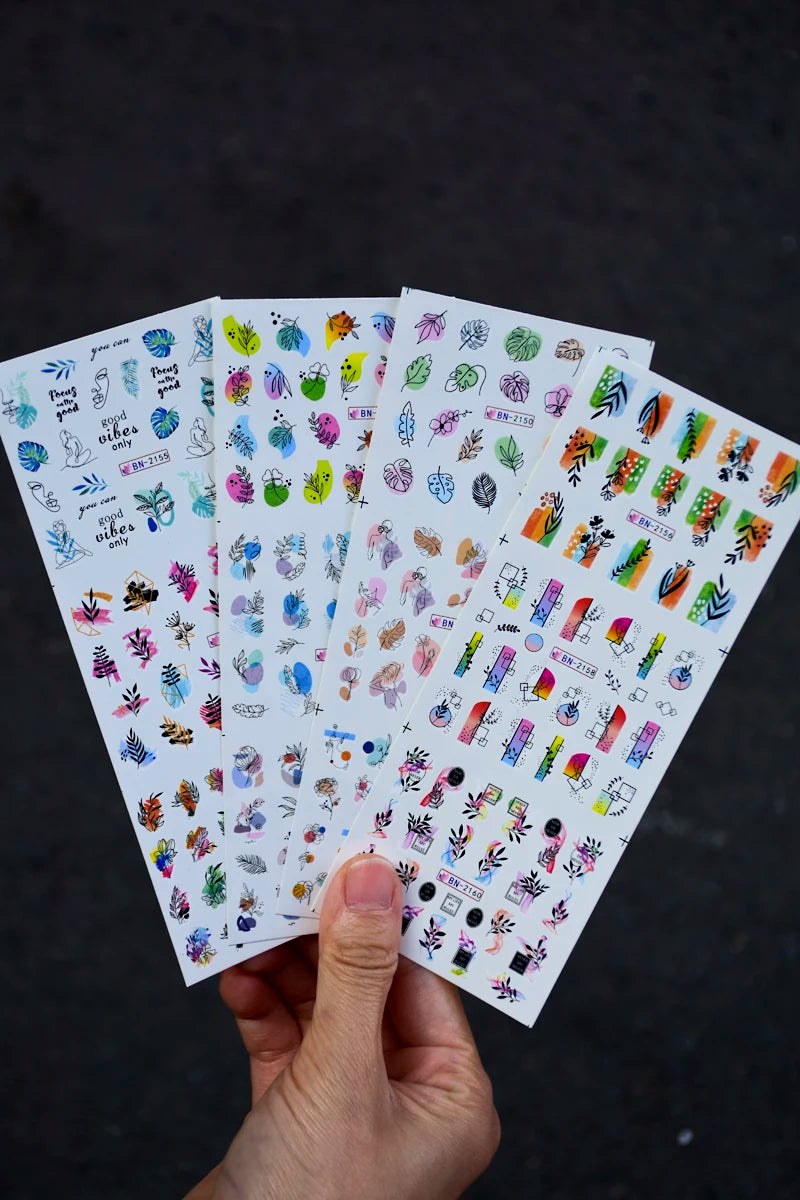 Lavendelblüten Wassertransfer-Sticker – 12 Motive für Nageldekoration