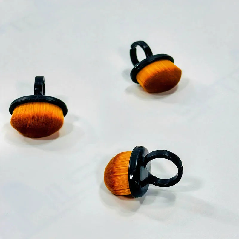 Mini Nagel Staubbürste auf Finger – Reinigungsbürste für Maniküre & Feilstaub