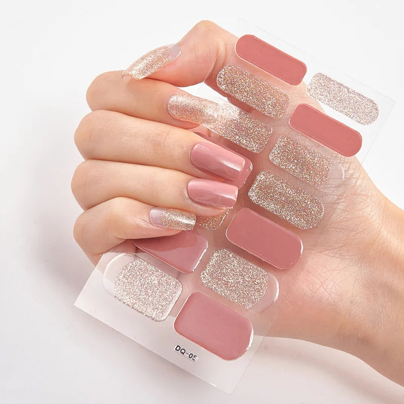 Fullcover Nail Sticker – Modische selbstklebende Nagelfolien mit Glitzer 2.