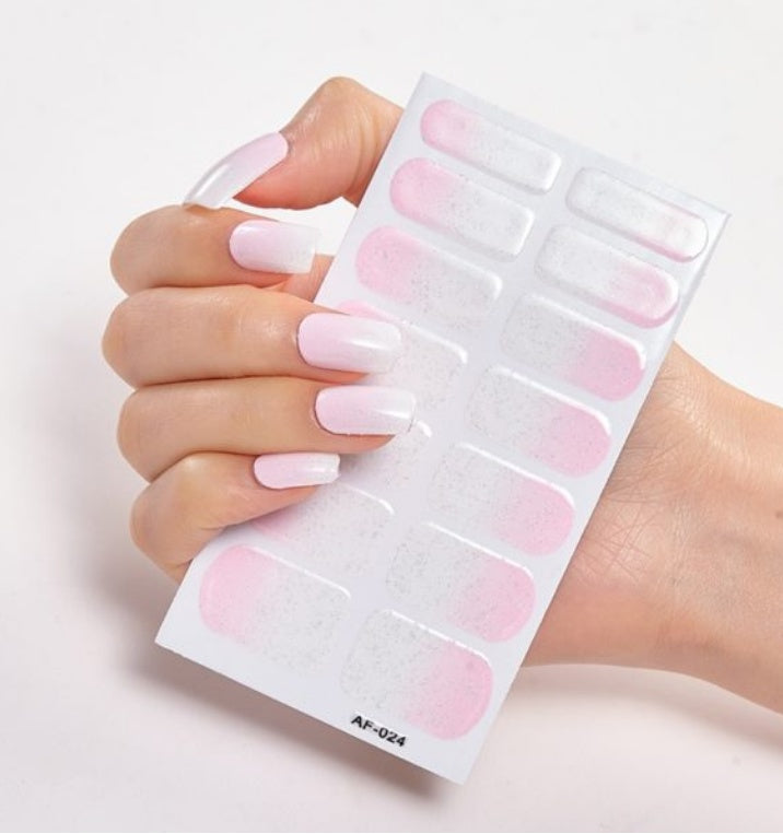 Selbstklebende Nagelsticker – 40 Designs, Farbmix | Gel-Look für Zuhause