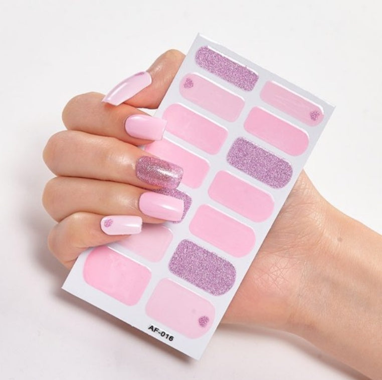 Selbstklebende Nagelsticker – 40 Designs, Farbmix | Gel-Look für Zuhause